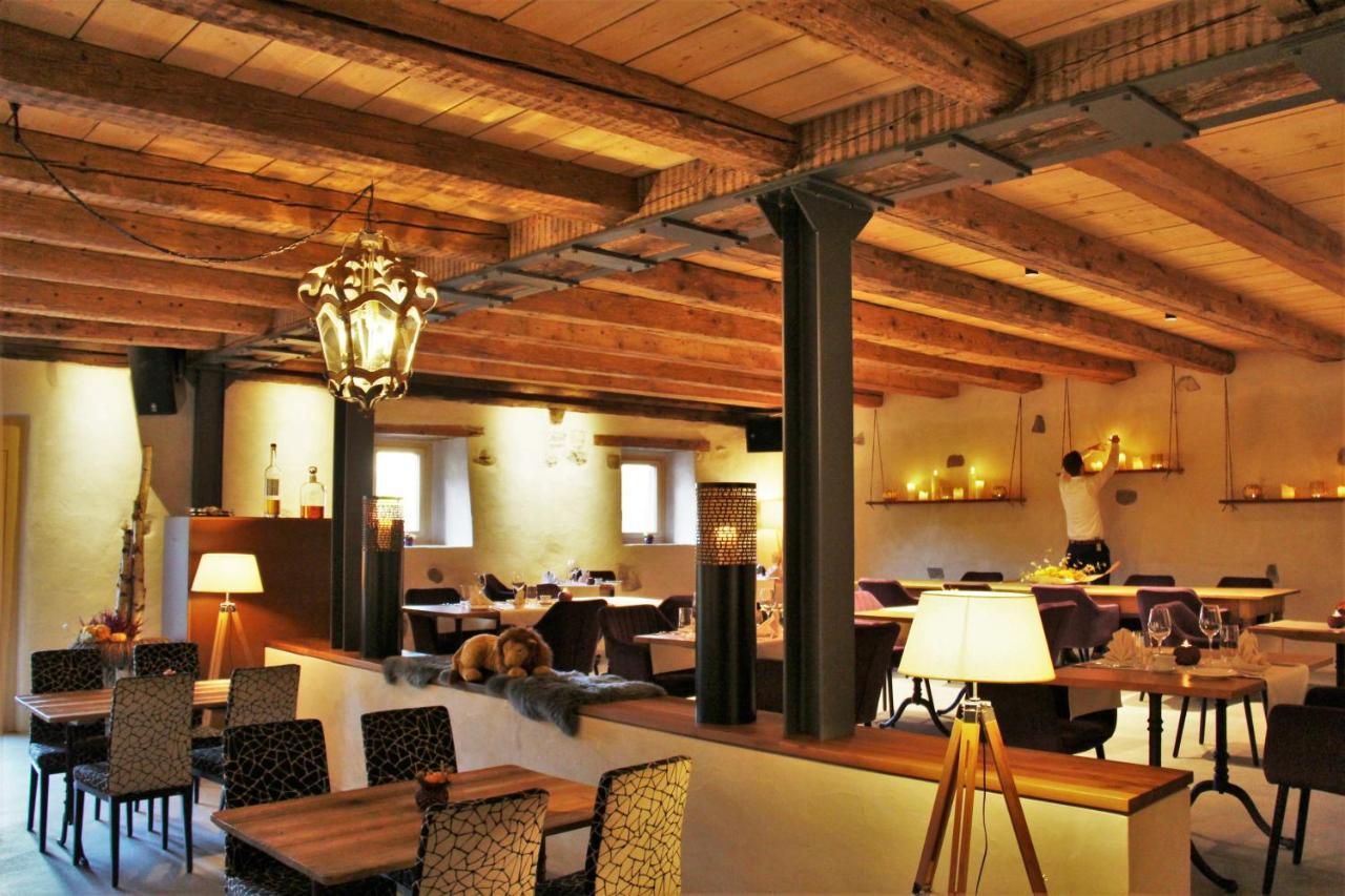 Zum Schwarzen Loewen Hotel Altdorf Bagian luar foto