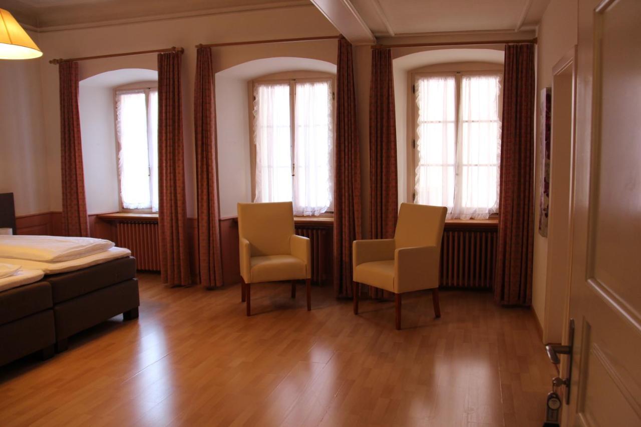 Zum Schwarzen Loewen Hotel Altdorf Bagian luar foto