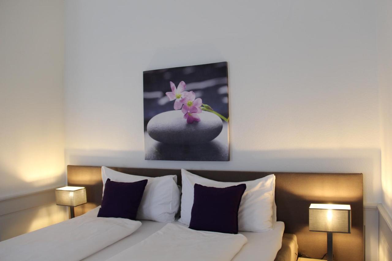 Zum Schwarzen Loewen Hotel Altdorf Bagian luar foto