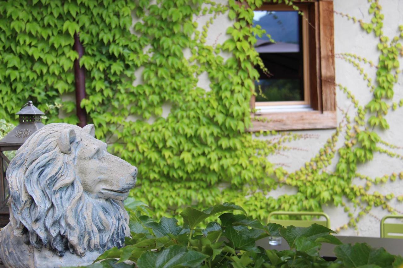 Zum Schwarzen Loewen Hotel Altdorf Bagian luar foto