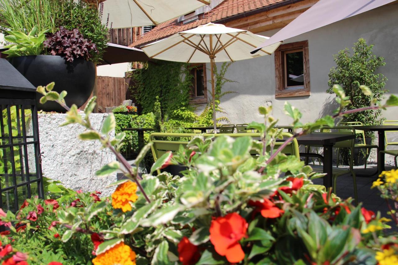 Zum Schwarzen Loewen Hotel Altdorf Bagian luar foto