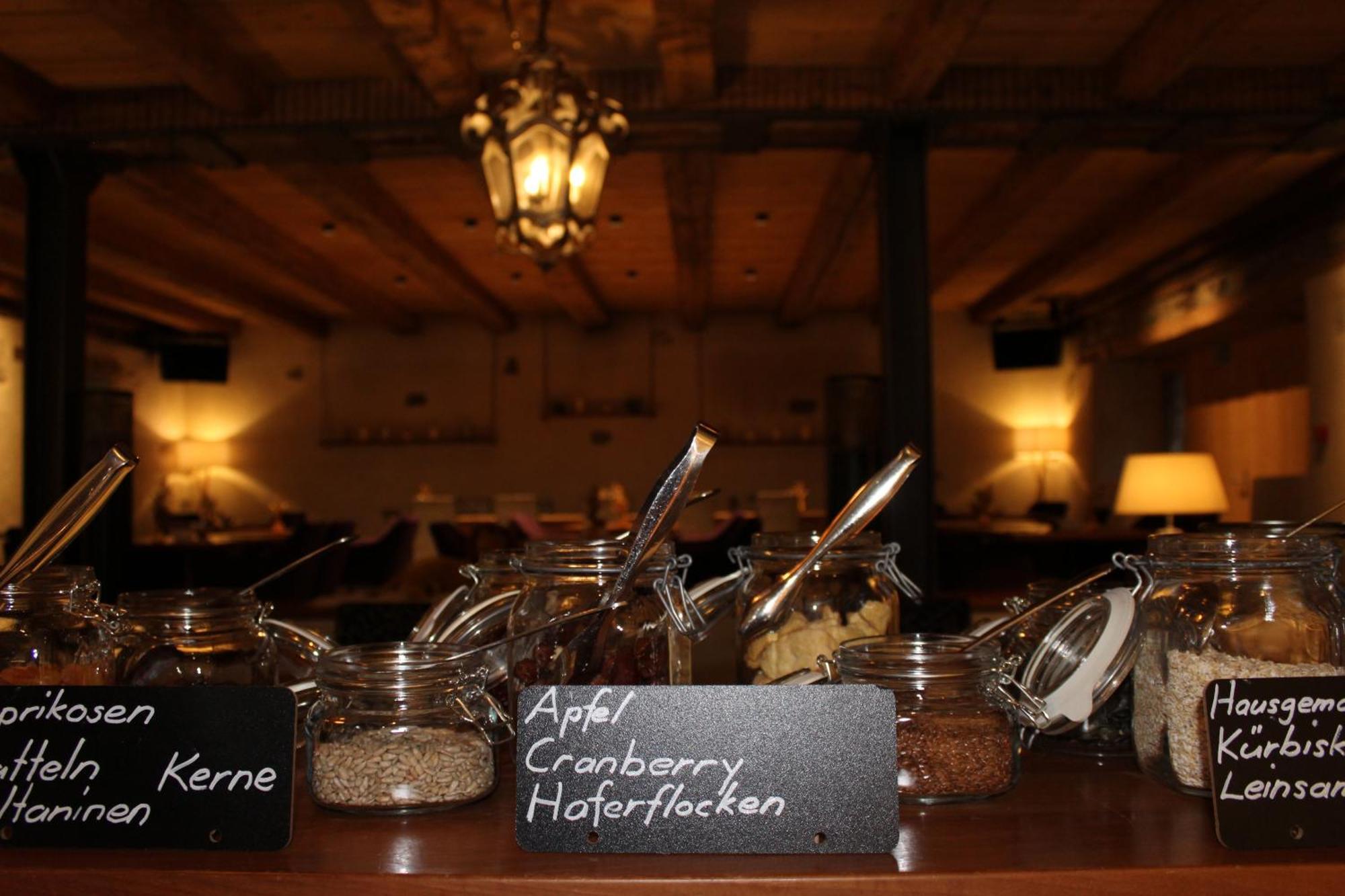 Zum Schwarzen Loewen Hotel Altdorf Bagian luar foto