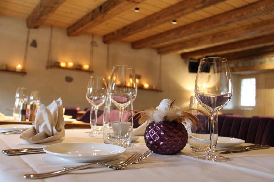Zum Schwarzen Loewen Hotel Altdorf Bagian luar foto